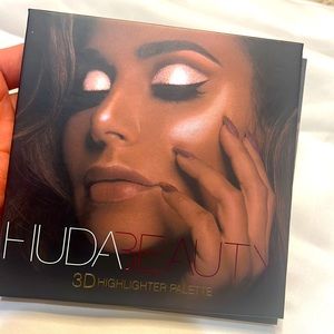 Huda Beauty 3D Highlighter Palette